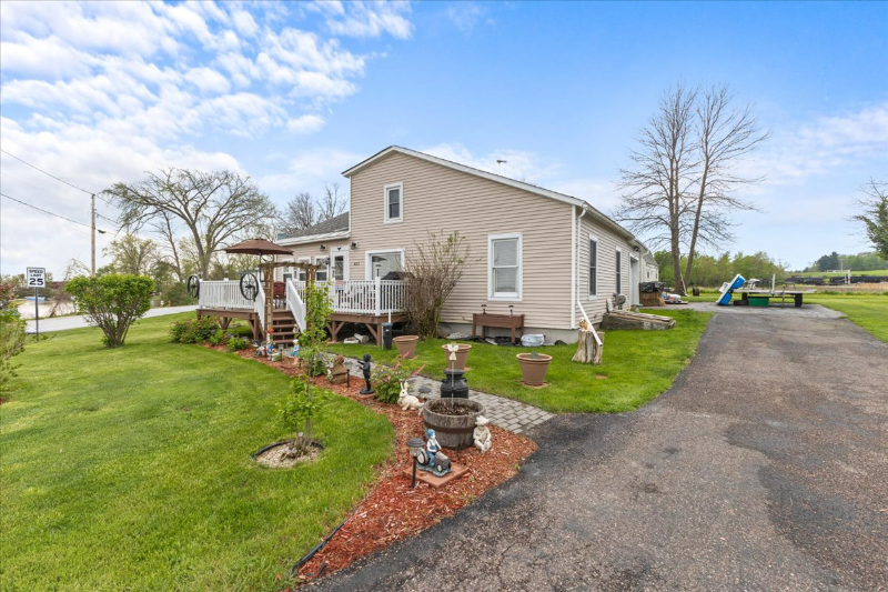 423 E Alburg Rd - Photo 2 of 20