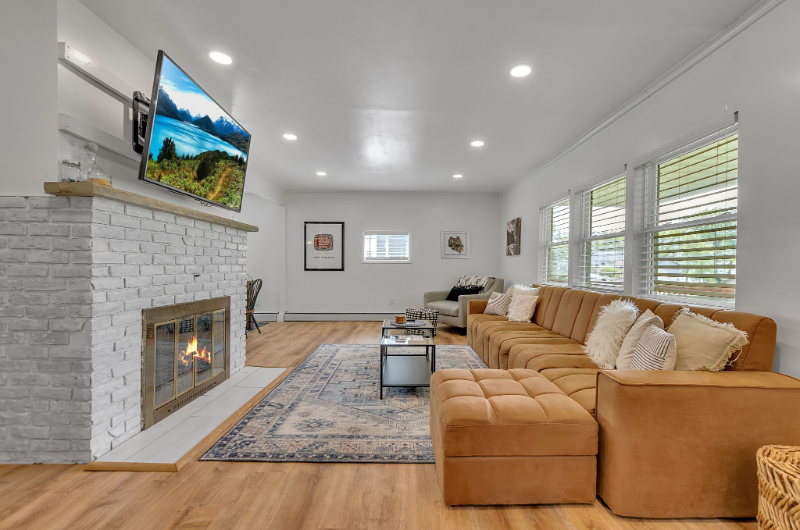 9219 Lakeside Rd - Photo 3 of 30