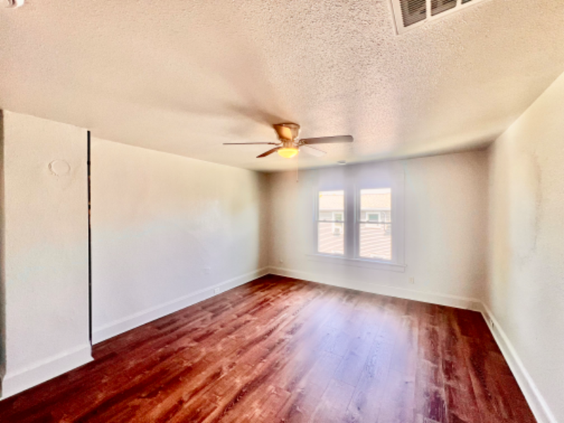 1428 Jefferson Ave - Photo 2 of 10