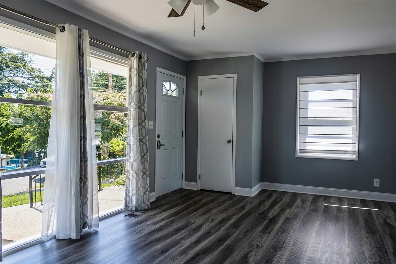 1617 Crestmont Drive - Photo 5 of 17