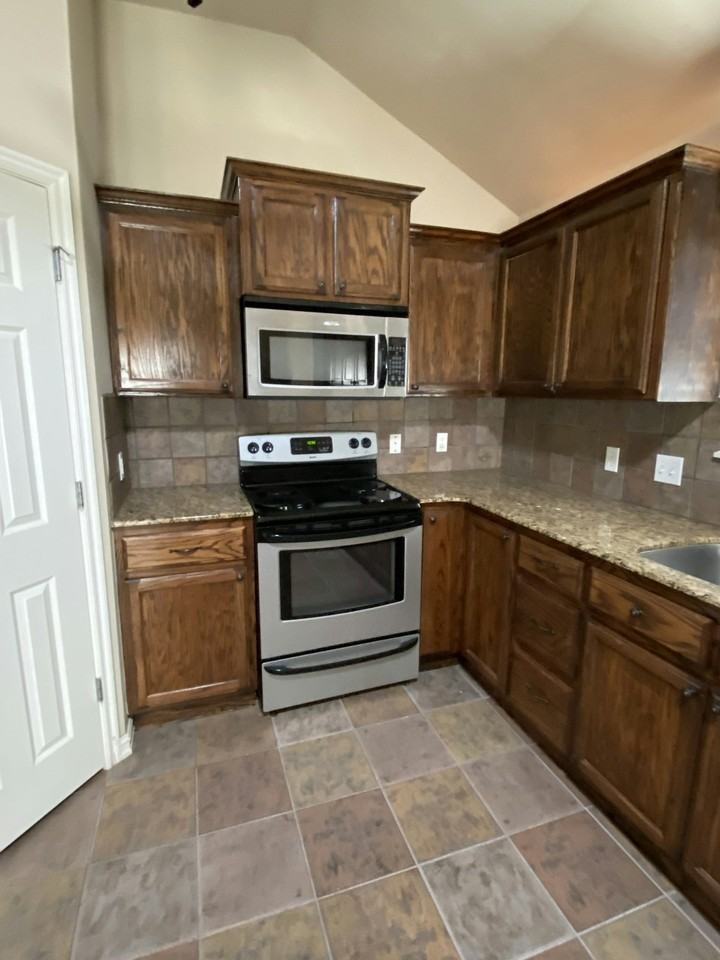 2260 Melody Dr - Photo 3 of 25
