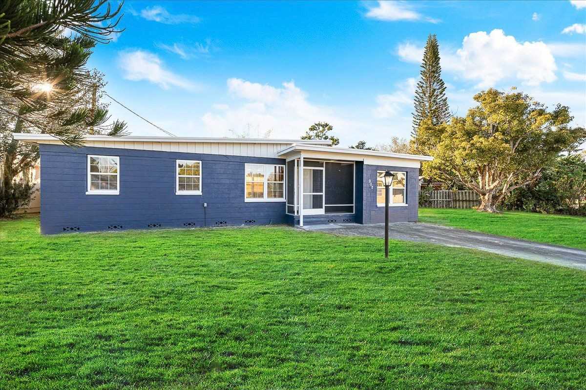 902 Kensington Dr - Photo 2 of 19