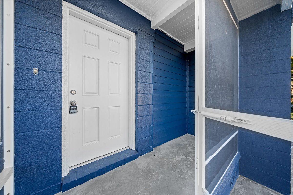 902 Kensington Dr - Photo 3 of 19