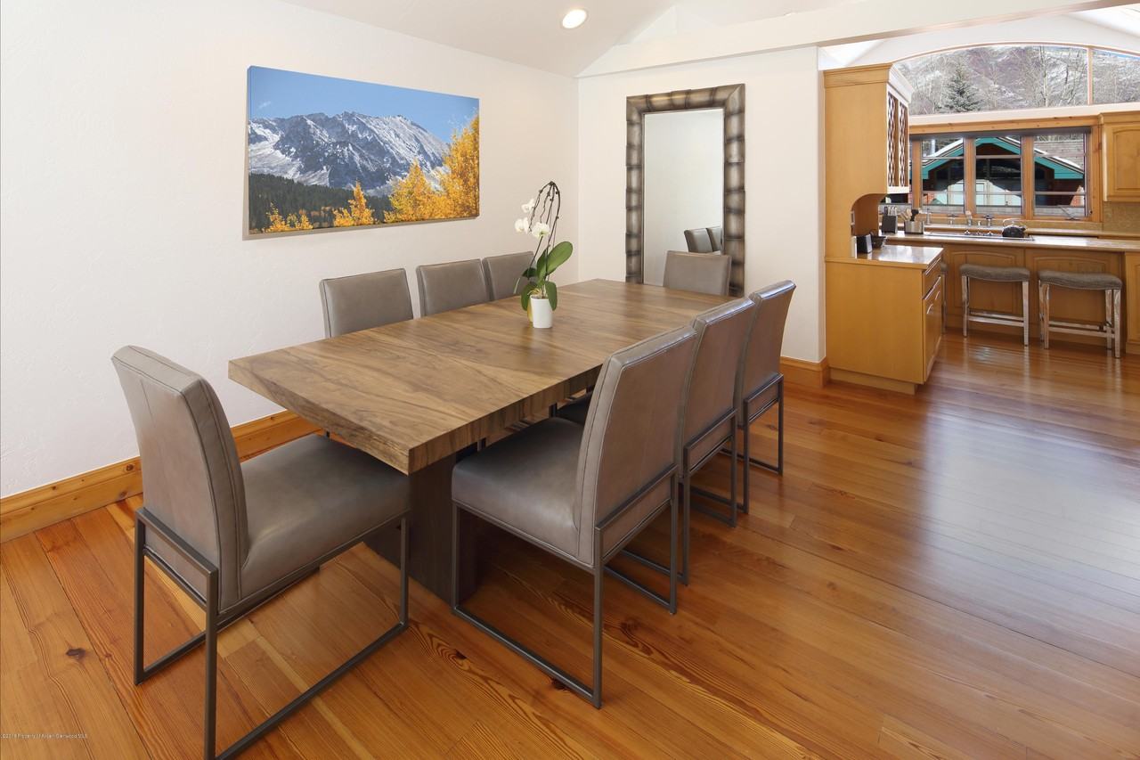 421 S West End St - Photo 5 of 44