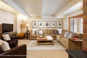 featured image of 901 E Hyman Ave