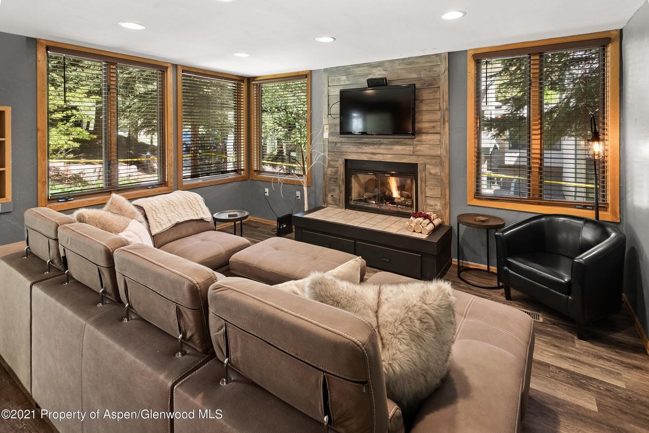 135 Carriage Way