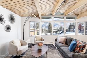 featured image of 809 S Aspen St