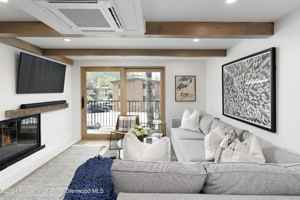 featured image of 901 E Hyman Ave