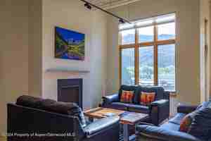 featured image of 231 Robinson St