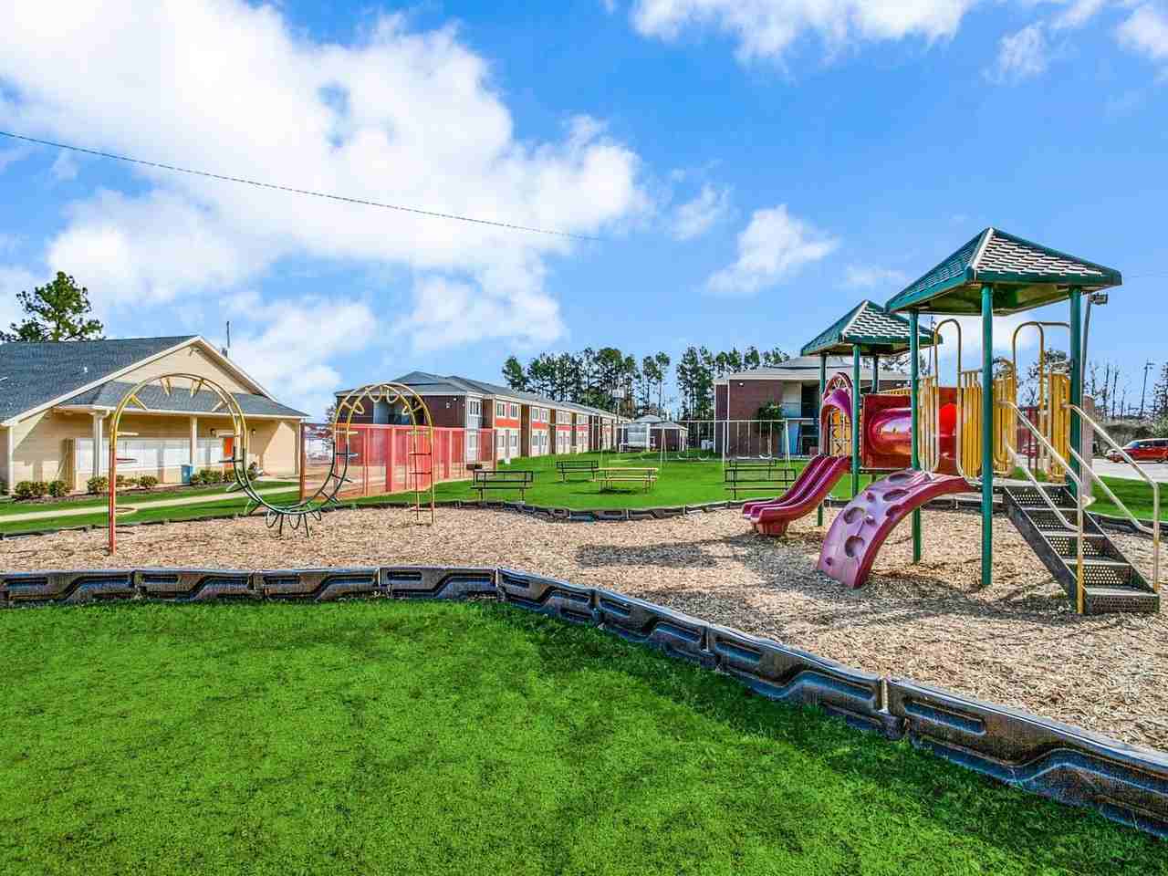 Villas on SixtyFifth - Photo 3 of 21