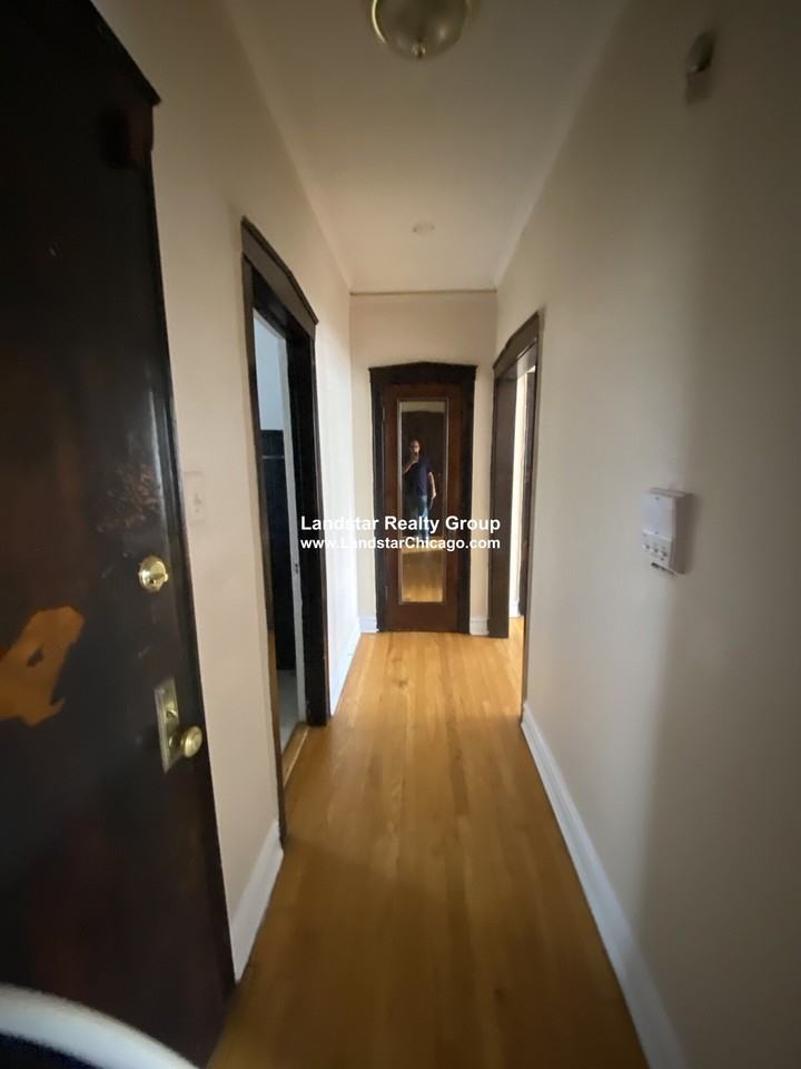 3256 W Belle Plaine Ave #3 - Photo 4 of 10