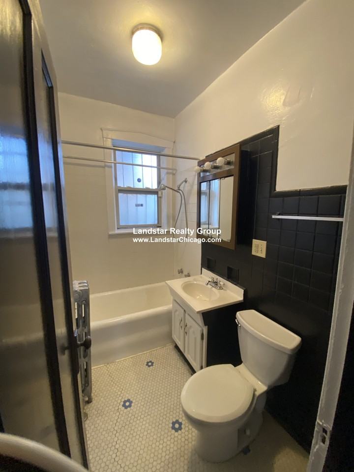 3256 W Belle Plaine Ave #3 - Photo 5 of 10