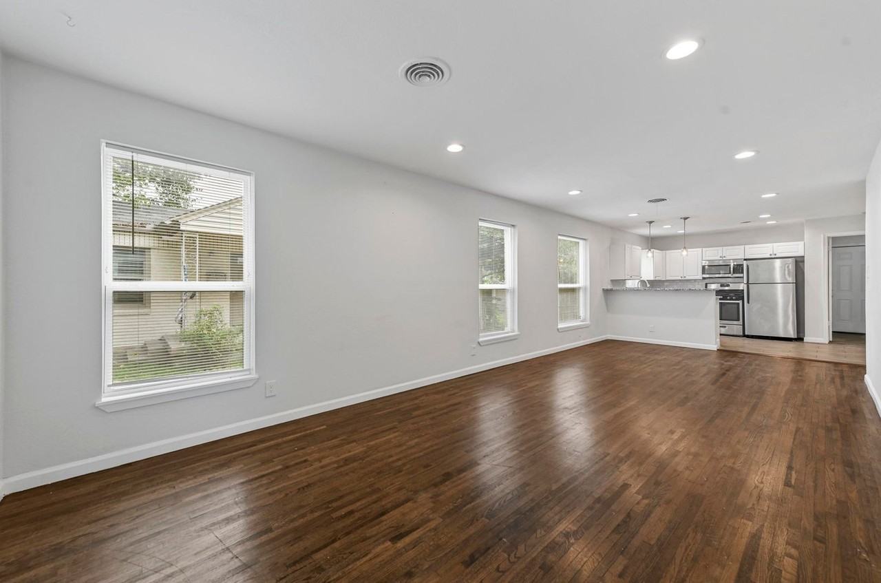 3733 Carolyn Rd - Photo 3 of 19