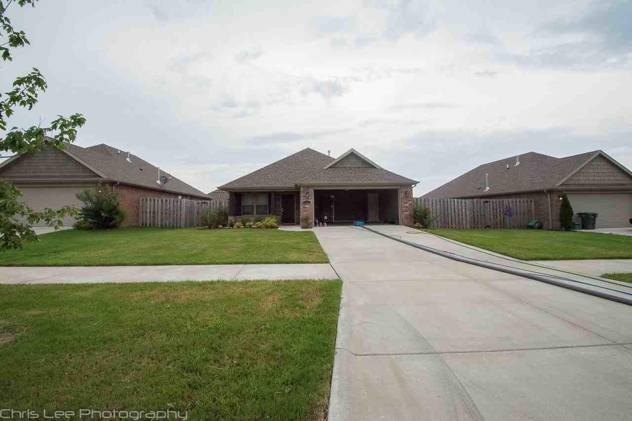 3064 N Raven Ln - Photo 2 of 17