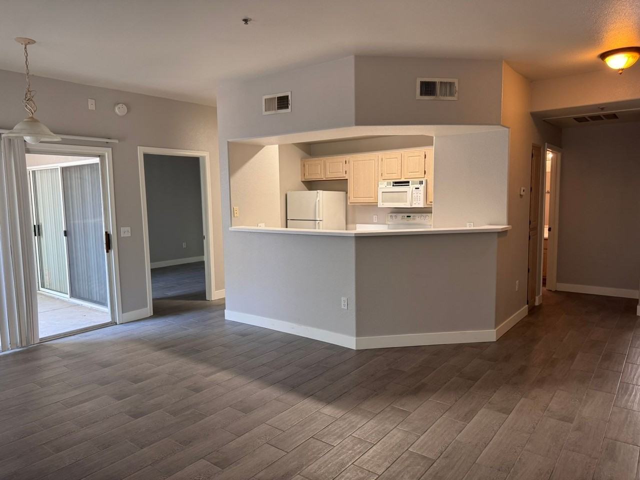 600 W Grove Pkwy - Photo 2 of 36