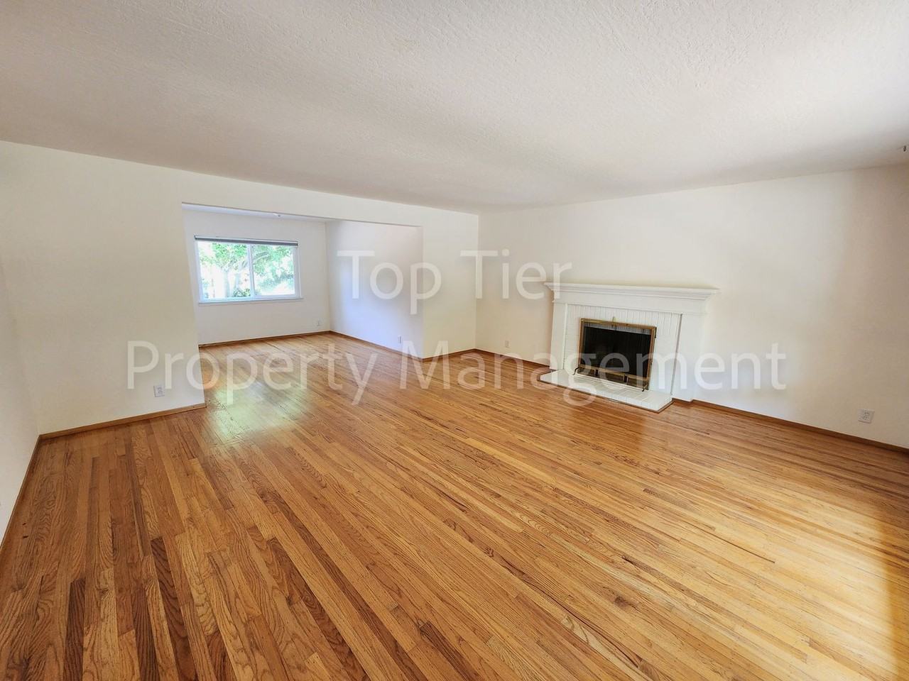 2320 Cascade Dr - Photo 3 of 37