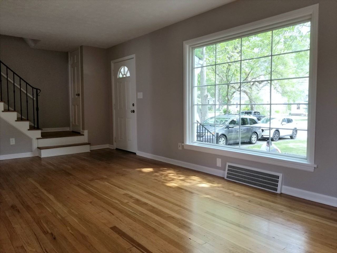 1760 Sunview Rd - Photo 2 of 17