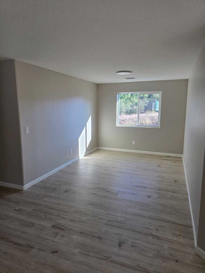 1812 N Rose Quartz Dr - Photo 2 of 20