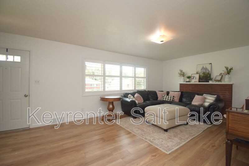 3382 Monroe Blvd - Photo 3 of 19