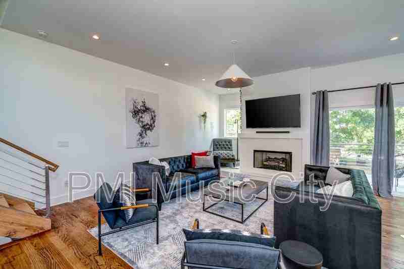 938 Southside Pl - Photo 5 of 19