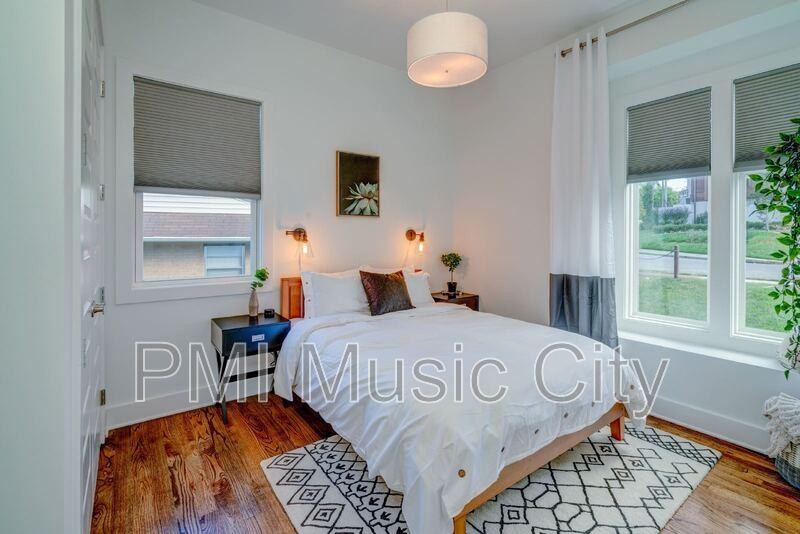 938 Southside Pl - Photo 6 of 19