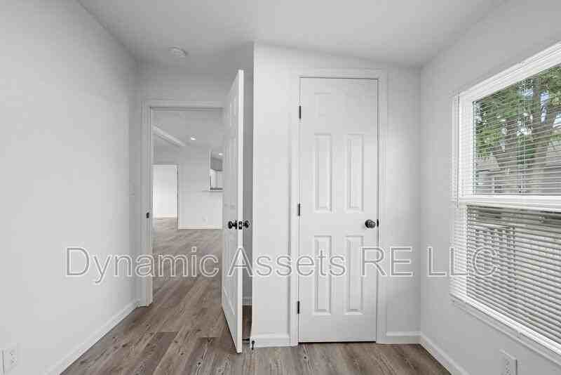 403 N Walnut St #A - Photo 4 of 32