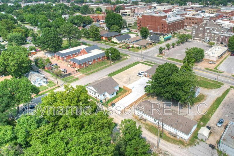 403 N Walnut St #A - Photo 7 of 32