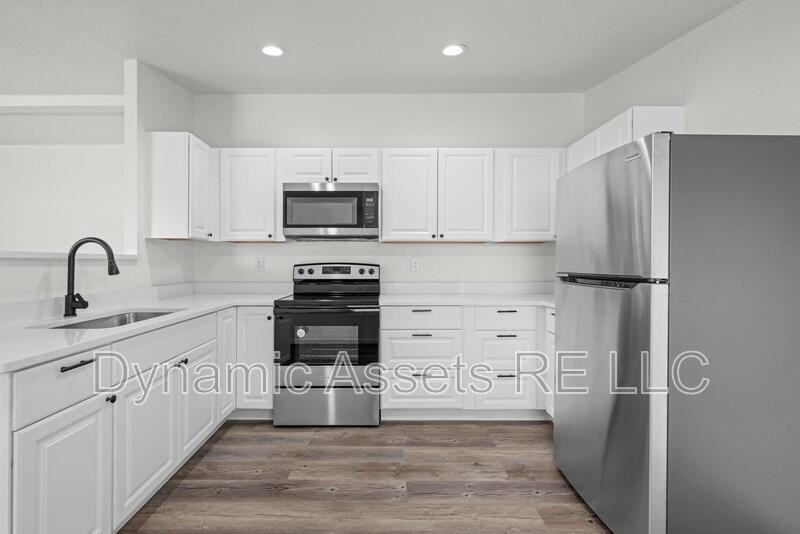 403 N Walnut St #A - Photo 2 of 32