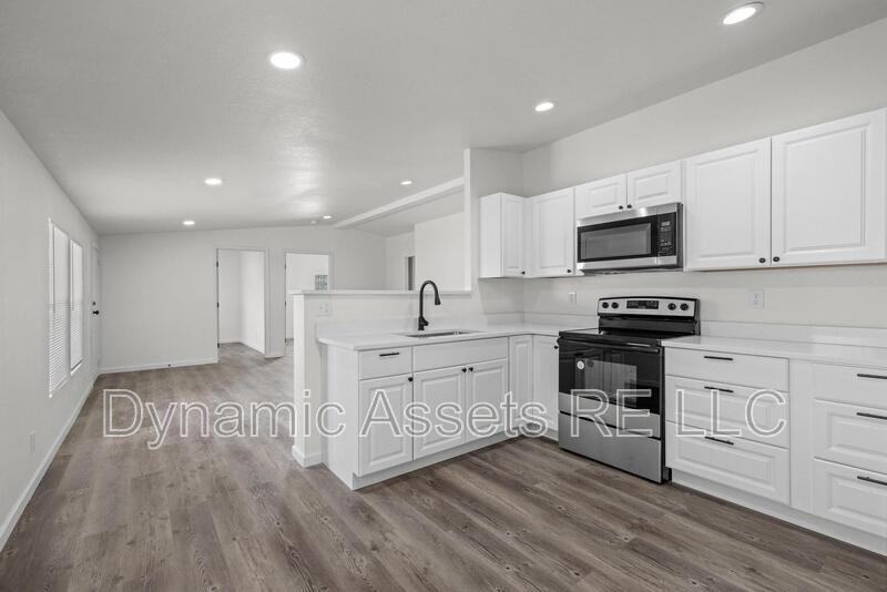 403 N Walnut St #A - Photo 3 of 32