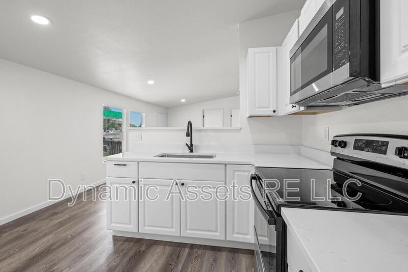 403 N Walnut St #A - Photo 4 of 32