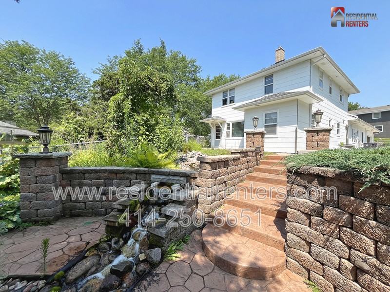 1025 Canterbury Ln - Photo 2 of 25