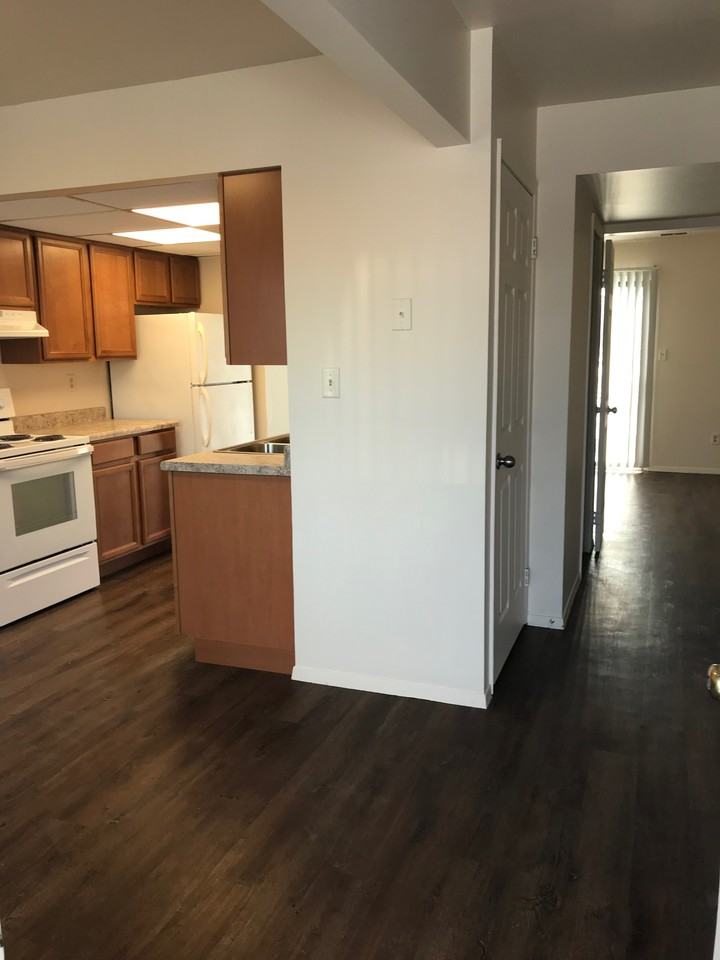 1304 Carrsbrooke Dr - Photo 2 of 6