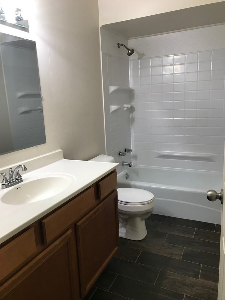 1304 Carrsbrooke Dr - Photo 3 of 6