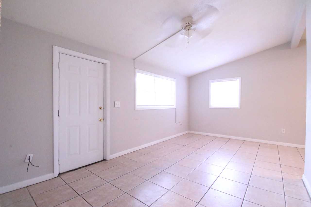 1903 Nw 31st Pl - Photo 2 of 14