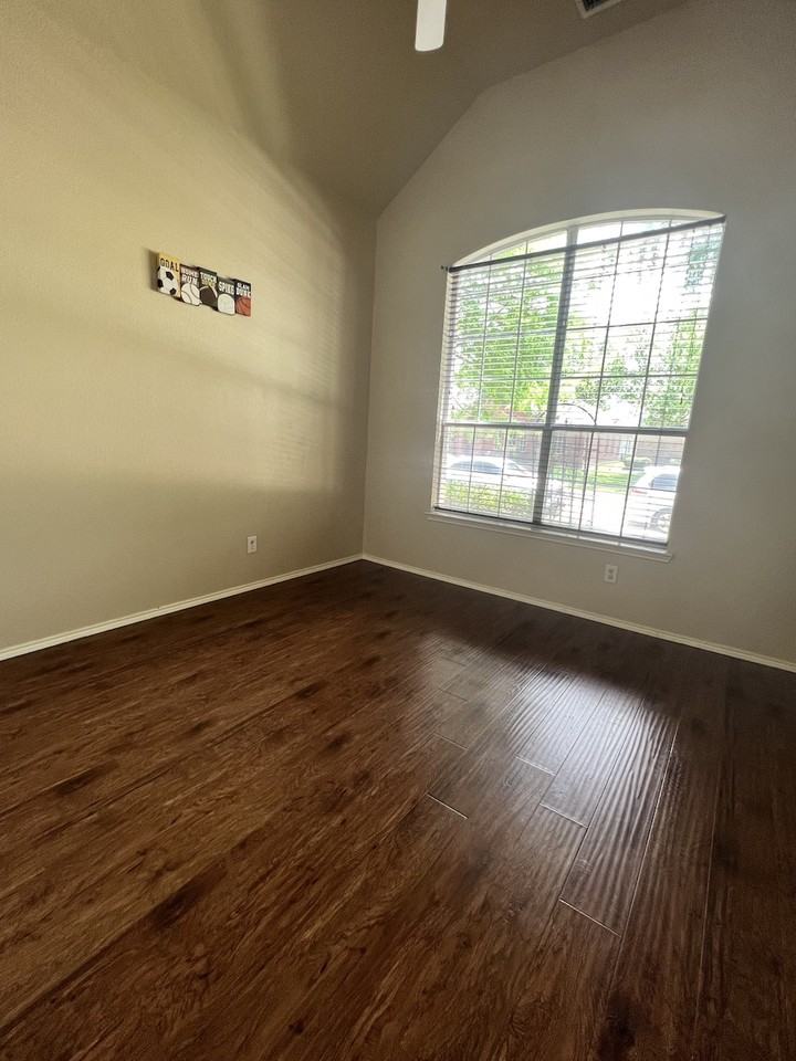 5812 White Pine Dr - Photo 2 of 22