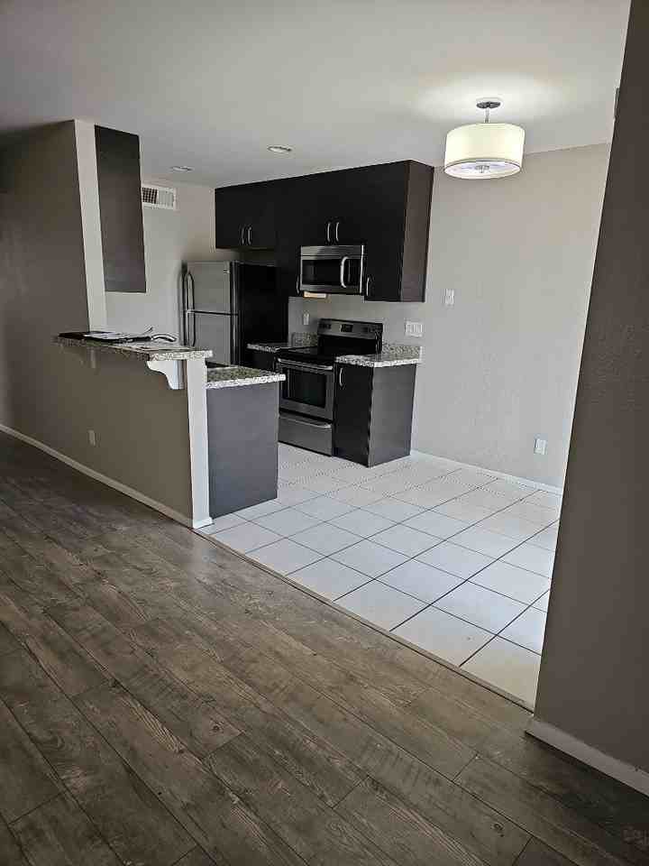 13423 N 8th St - Photo 4 of 16