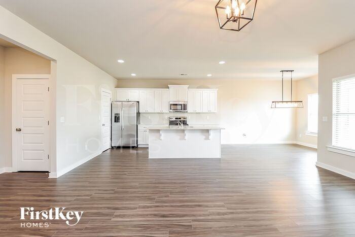 300 Ridgeview Cir - Photo 3 of 15