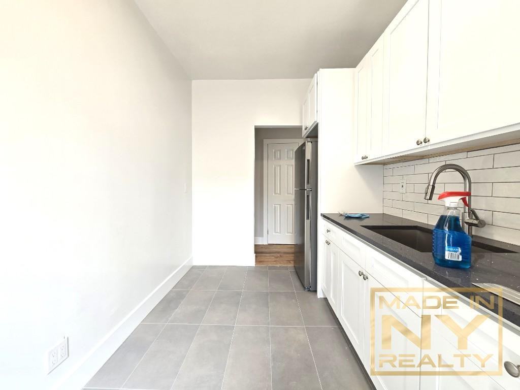 2306 21st St #6A - Photo 2 of 8