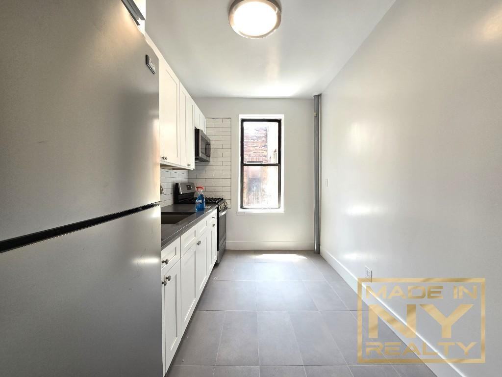 2306 21st St #6A - Photo 3 of 8