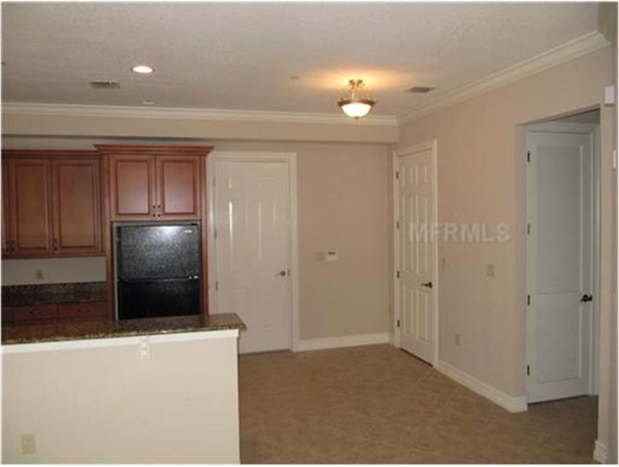 619 Front St - Photo 7 of 17