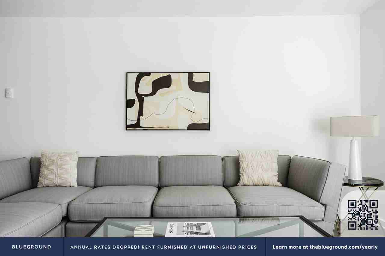 5805 West 8th Street - Photo 3 of 22