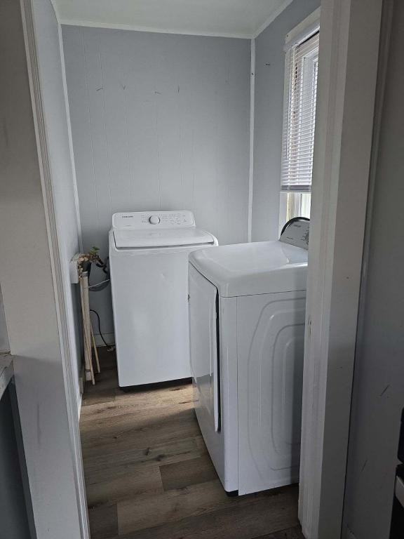 453 Sumner St - Photo 4 of 7