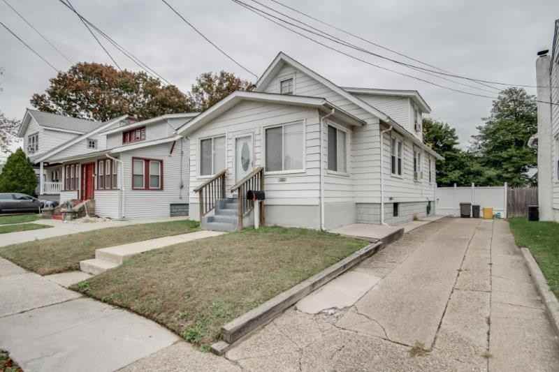 1562 W River Dr - Photo 2 of 25