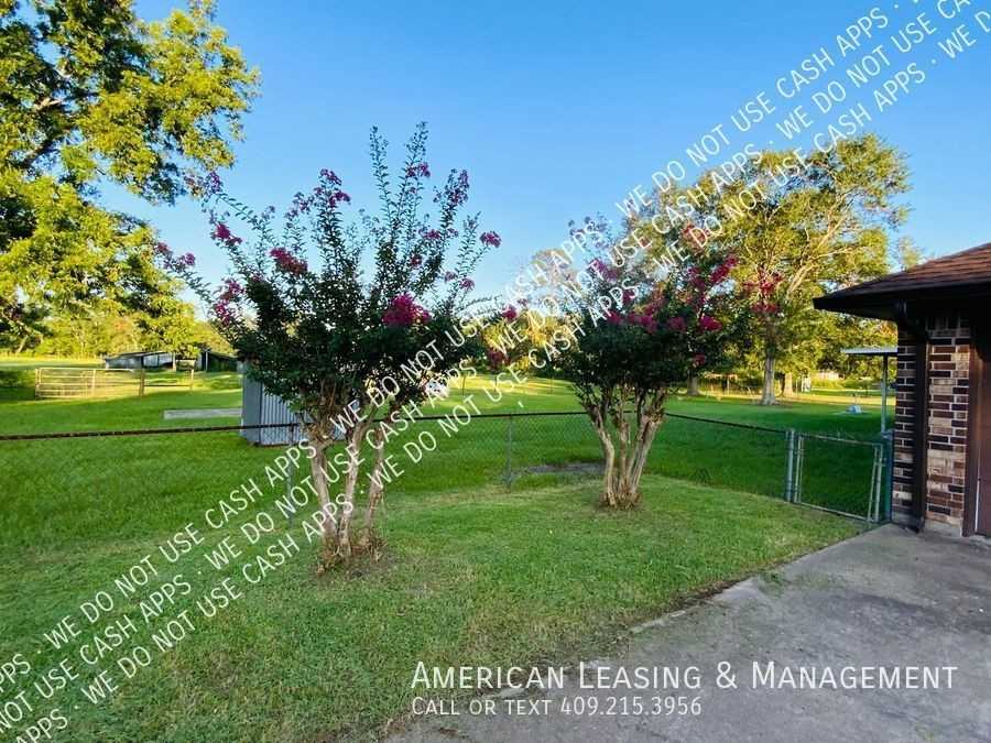 5776 N Main St - Photo 2 of 13