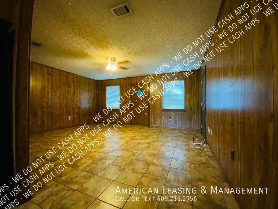 5776 N Main St - Photo 3 of 13