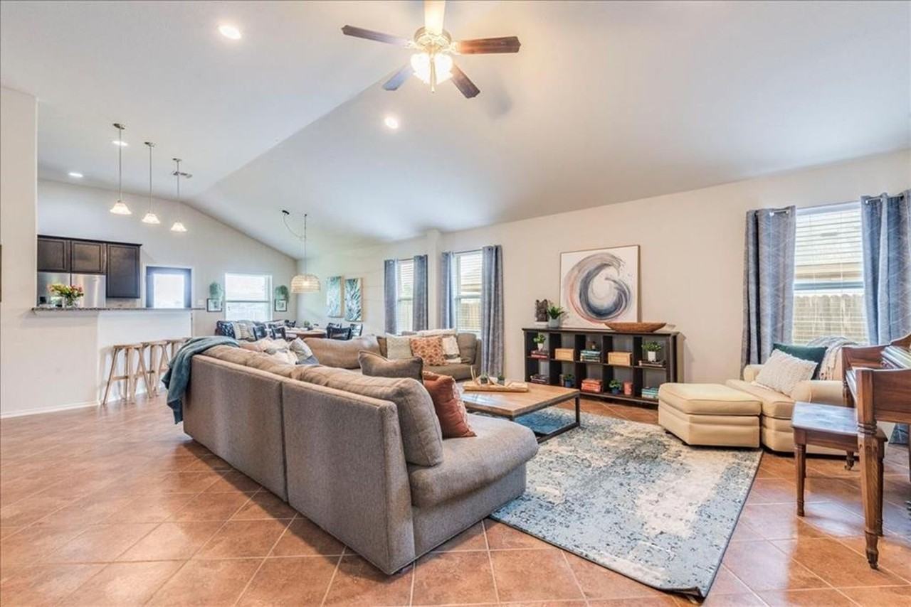 430 Dragon Ridge Rd - Photo 3 of 27