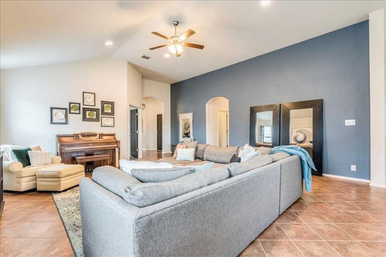 430 Dragon Ridge Rd - Photo 4 of 27