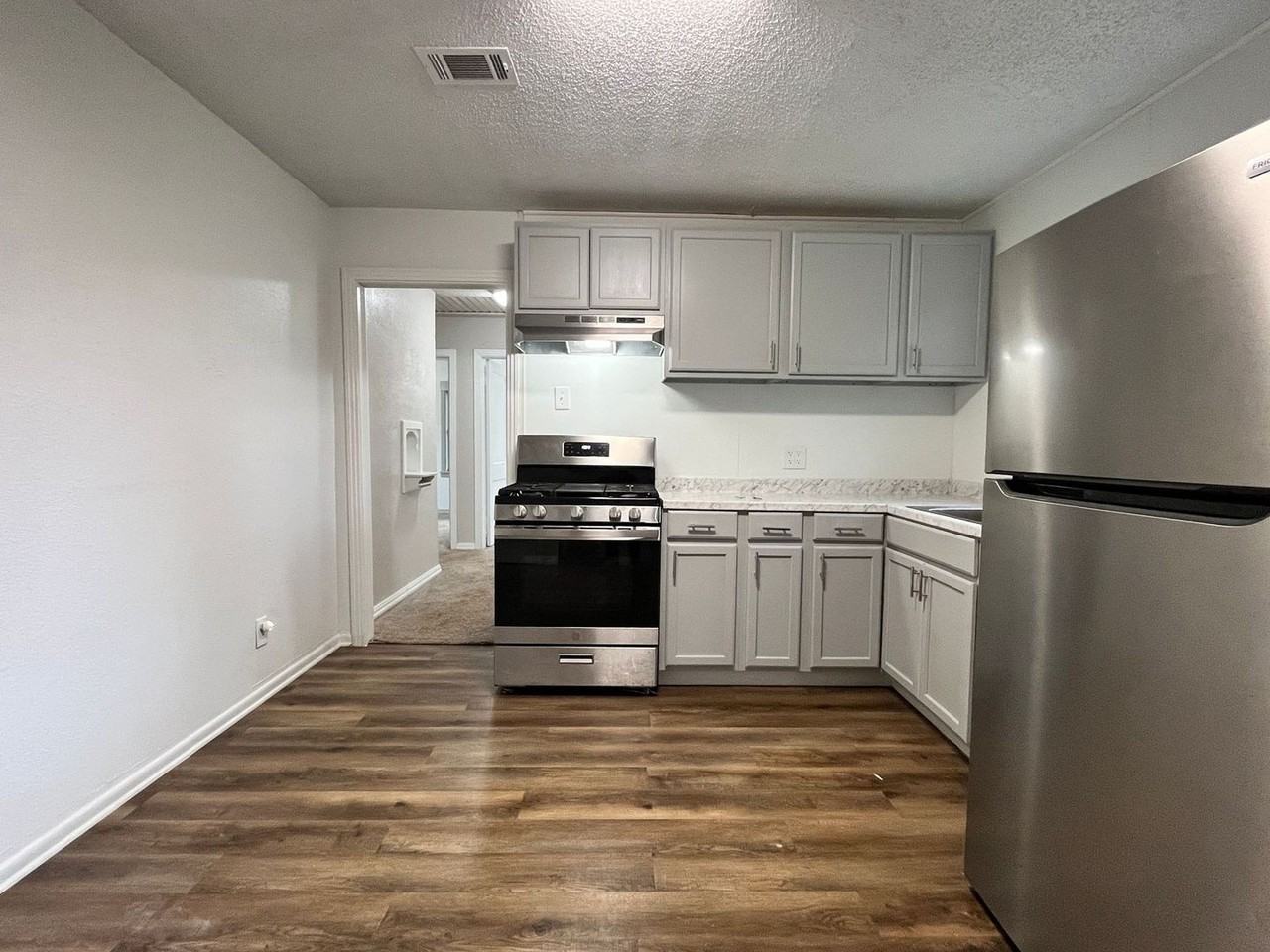 1816 White Ave - Photo 3 of 17