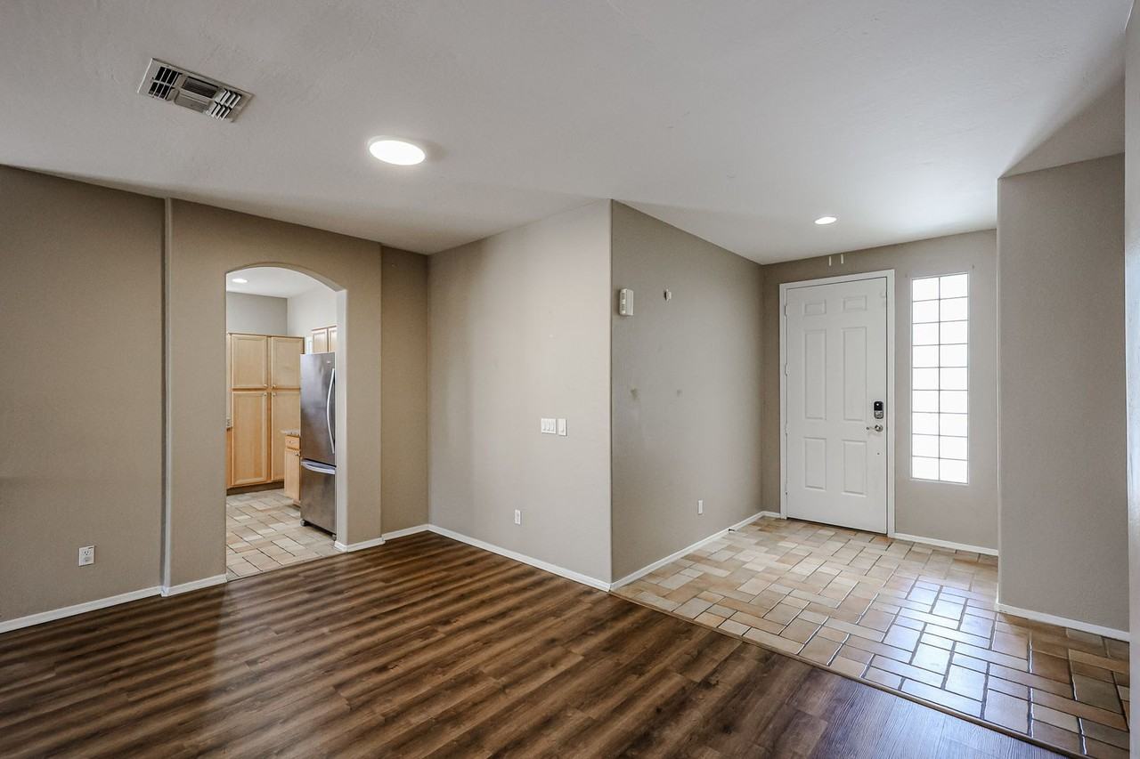 204 W Teakwood Pl - Photo 7 of 40