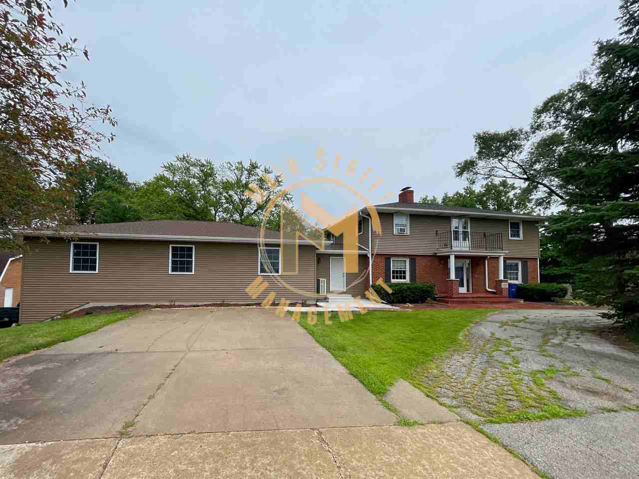 2839 S Broadway - Photo 2 of 41